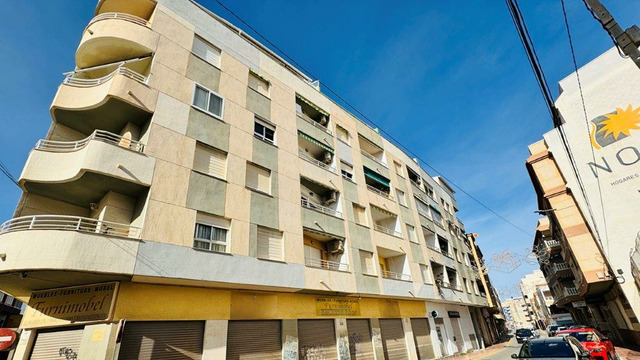 Apartment in a gated urbanization in Torrevieja, Aguas Nuevas district - 14