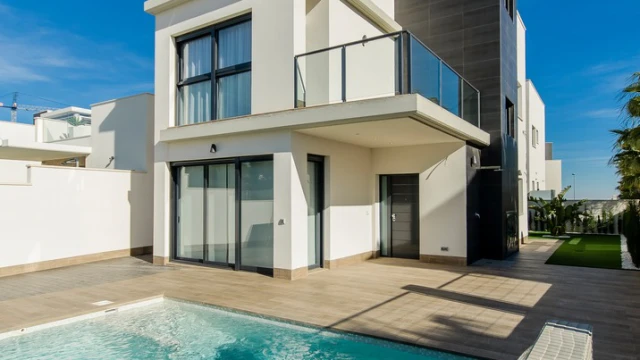 Вилла с лифтом и частным бассейном