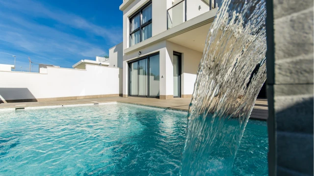 Вилла с лифтом и частным бассейном