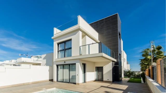 Вилла с лифтом и частным бассейном