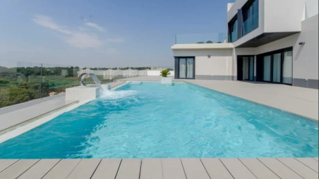 Шикарная вилла у моря