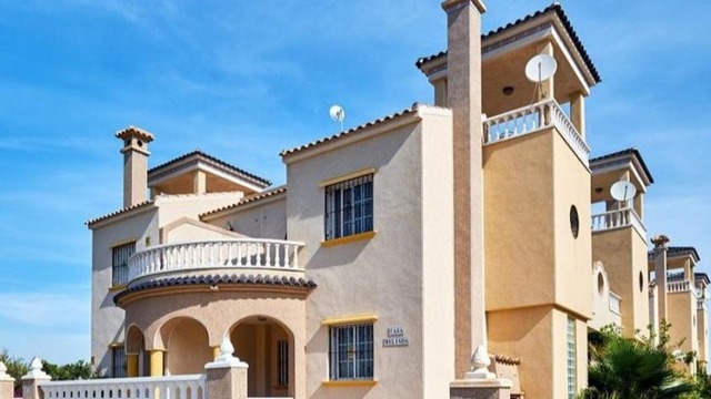 Bungalow in a beautiful residential complex in the city of Gran Alacant - 1