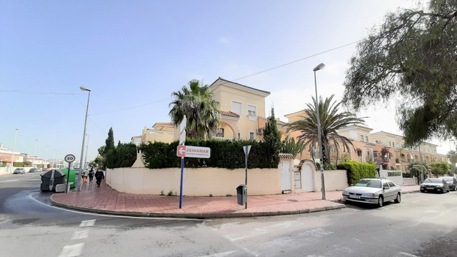 House in a picturesque complex in Orihuela Costa - 4