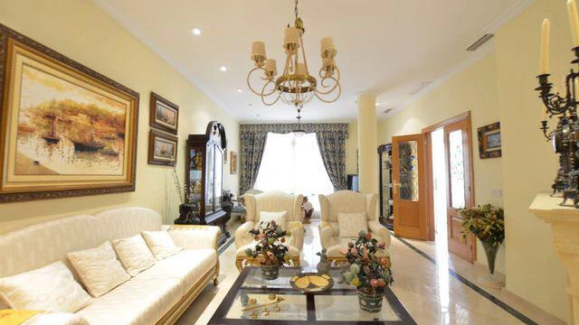 Вилла в классическом стиле в Бенидорме