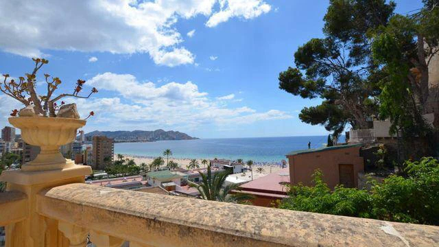 Вилла в классическом стиле в Бенидорме