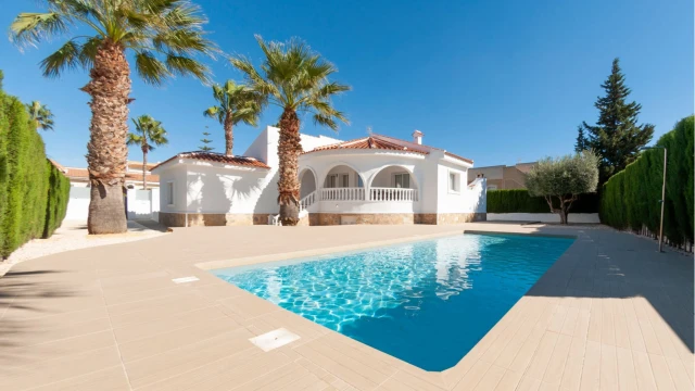 Вилла в средиземноморском стиле в Сьюдад Кесада