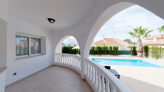 Вилла в средиземноморском стиле в Сьюдад Кесада