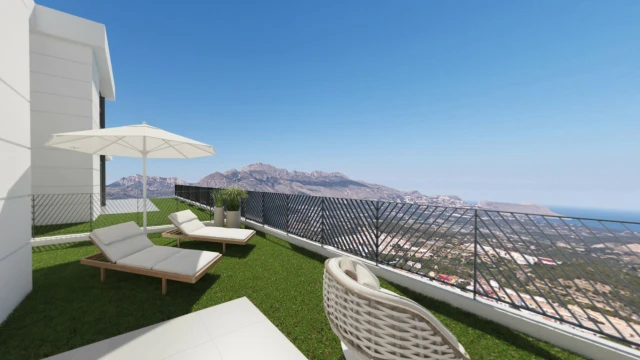 Двухэтажная вилла с видами на море и горы