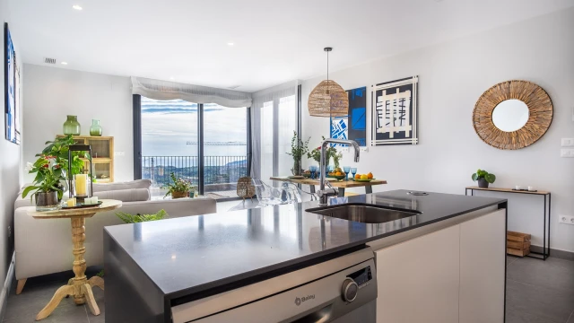 Новая уютная вилла с видом на море и горы