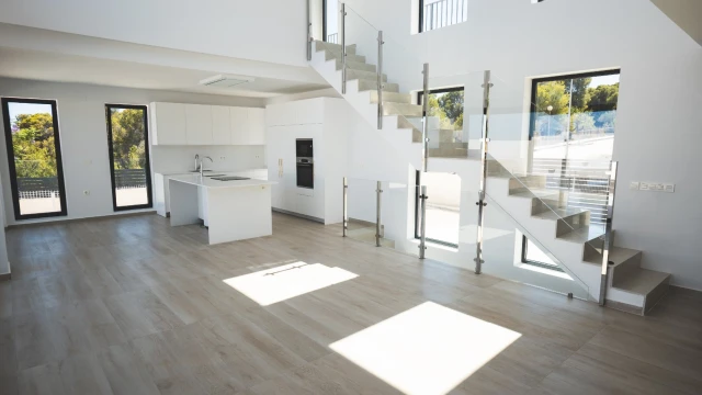 Вилла в современном стиле с бассейном  в городе Полоп