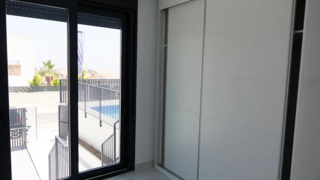 Новая вилла с тремя спальнями в Полопе