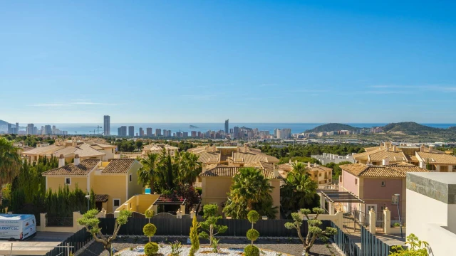 Изысканная вилла с фантастическим видом на море в Сьерра Кортина