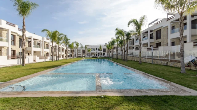 Новое бунгало на берегу Средиземного моря