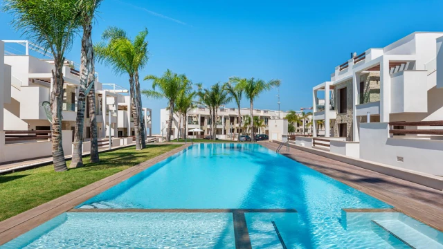 Новое уютное бунгало возле моря в городе Торревьеха