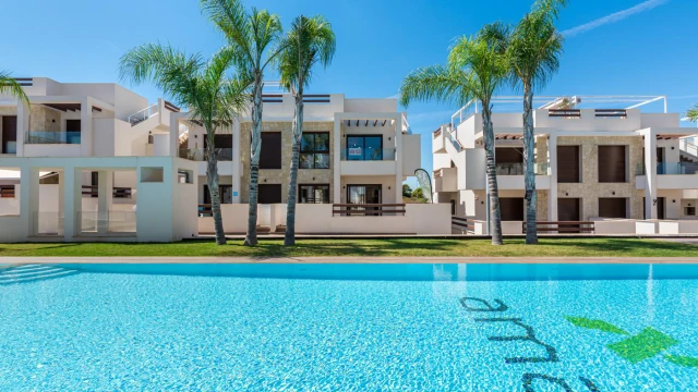 Новое уютное бунгало возле моря в городе Торревьеха