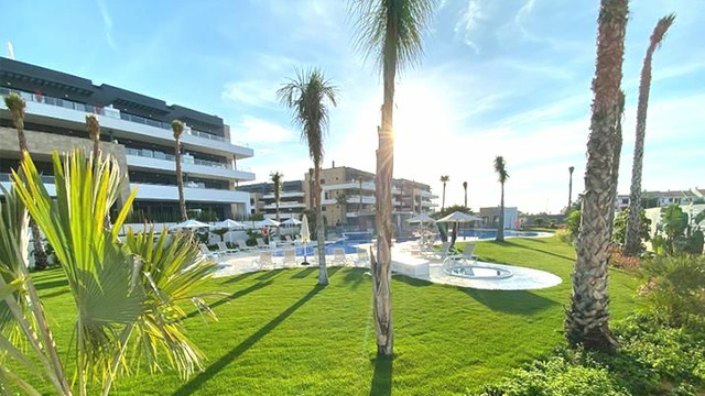 Nueva villa de estilo moderno con piscina en Orihuela Costa - 36