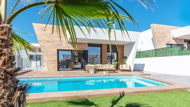 Современная новая вилла в районе Финестрат