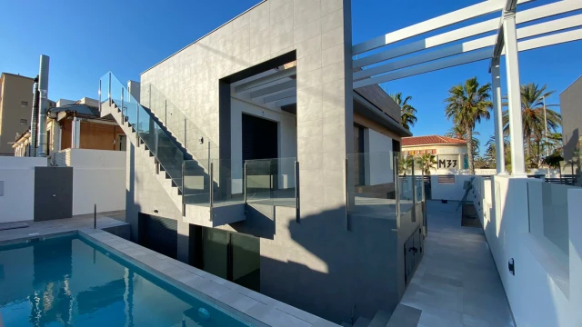 Роскошная вилла в 50 метрах от моря