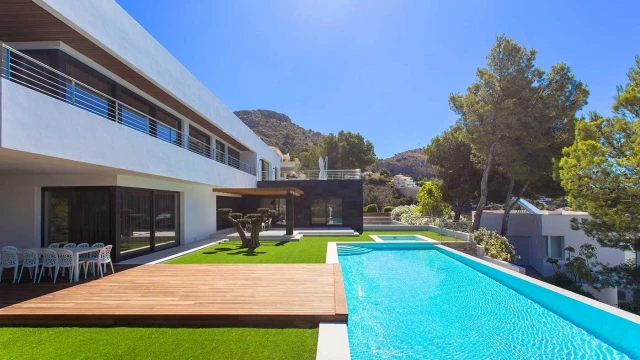 Эксклюзивная вилла в элитной урбанизации Алтея Хиллс