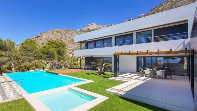 Эксклюзивная вилла в элитной урбанизации Алтея Хиллс