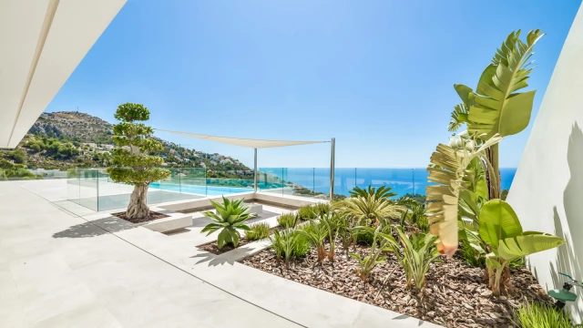 Эксклюзивная вилла по уникальному дизайнерскому проекту