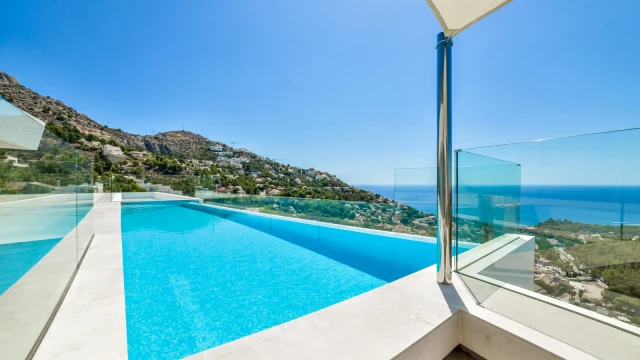 Эксклюзивная вилла по уникальному дизайнерскому проекту