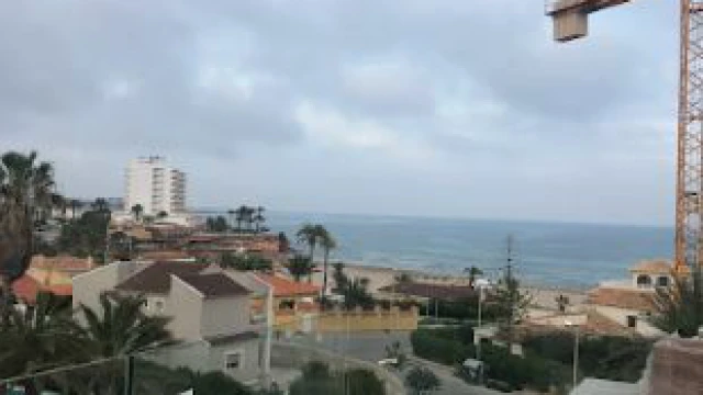 Современная вилла в 100 метрах от моря в районе Ла Сения