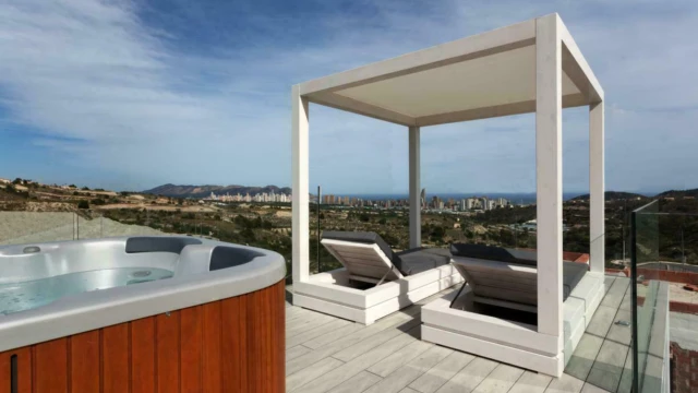 Шикарная вилла на побережье Средиземного моря