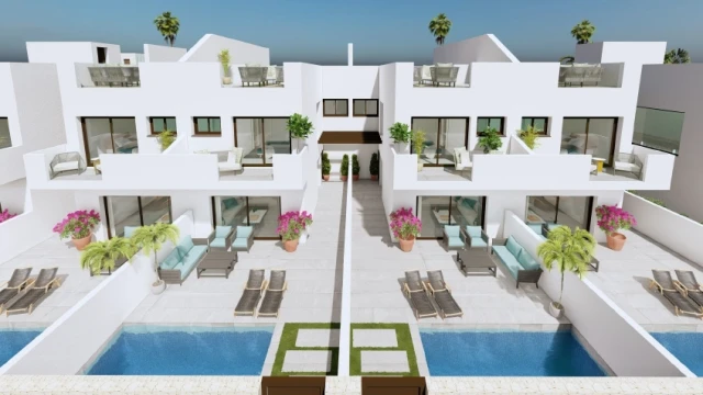 Вилла с бассейном, садом и солярием в комплексе SUN BEACH LA TORRE