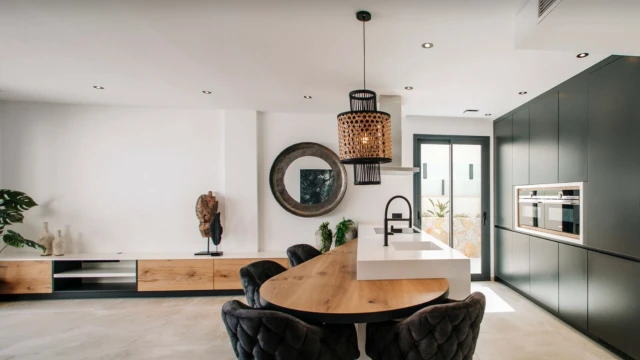 Бунгало с бассейном в городе Сьюдад Кесада