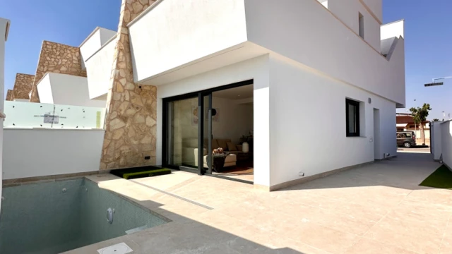 Смежный дом на побережье Средиземного моря