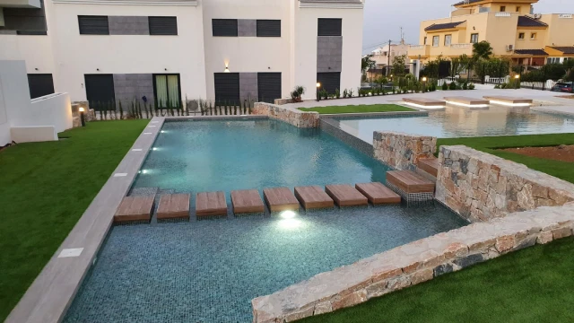 Новые апартаменты у моря в городе Торревьеха