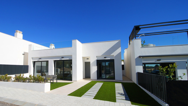 Nueva villa moderna del promotor en Los Alcázares - 1
