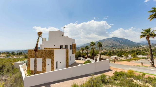 Вилла в Финестрате с видом на море и гору