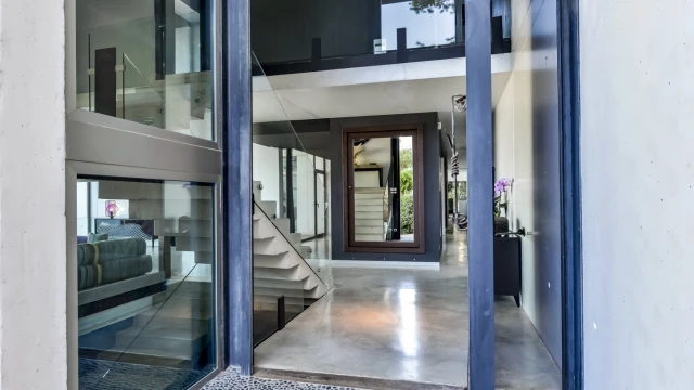 Роскошная вилла с видом на море в городе Бенидорм