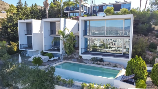 Роскошная вилла с видом на море в городе Бенидорм