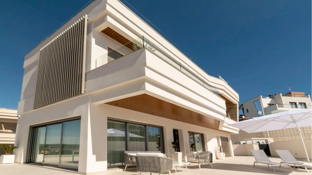 Вилла класса люкс в городе Кампоамор