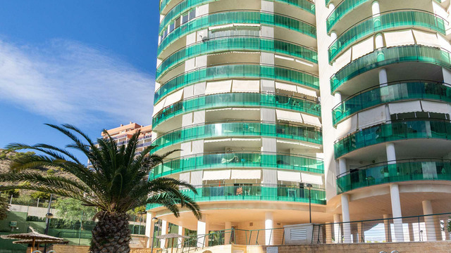 Apartments with sea and mountain views in a residential complex in Villajoyosa - 1