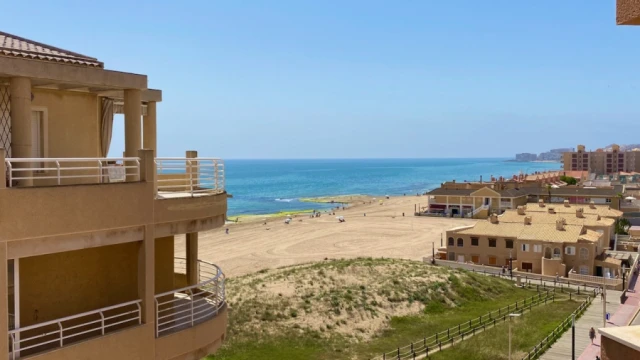 Просторные светлые апартаменты с видом на море в Ла Мата