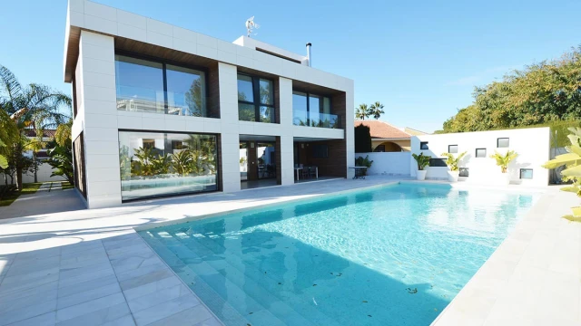 Роскошная вилла в городе Кампоамор