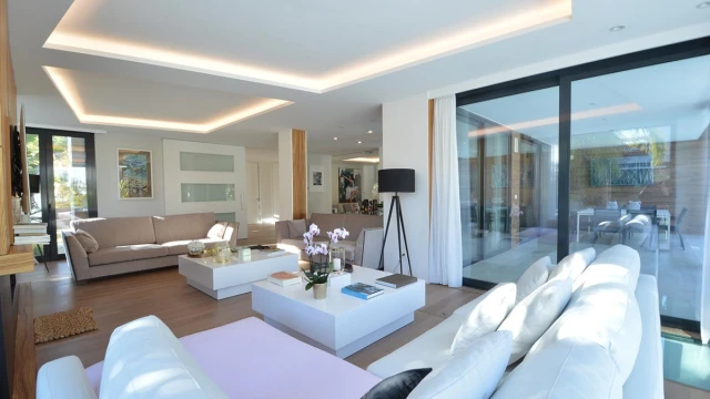 Роскошная вилла в городе Кампоамор