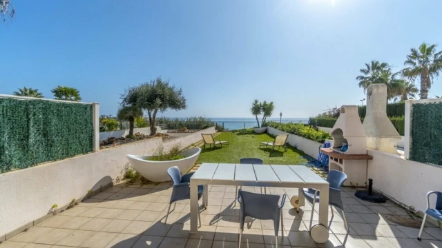 Таунхаус на первой линии моря в Ориуэла Коста