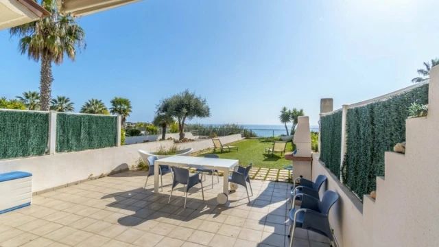 Таунхаус на первой линии моря в Ориуэла Коста