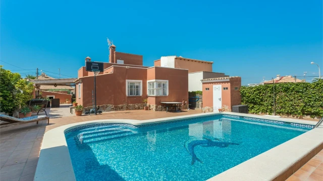 Красивая и просторная вилла в популярном районе Агуас Нуэвас