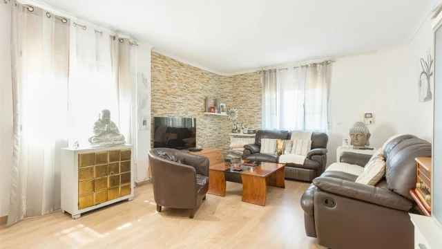 Красивая и просторная вилла в популярном районе Агуас Нуэвас