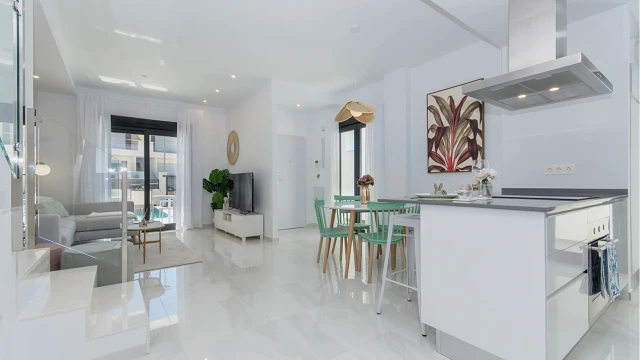 Новая комфортабельная вилла в жилом комплексе в Orihuela