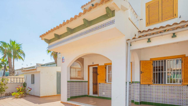 Comfortable bungalow on the ground floor by the sea in La Mata - 1
