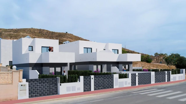 Новый смежный дом в пригороде Аликанте в городе Бусот