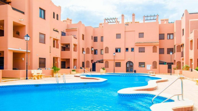 Apartment by the sea in a gated urbanization with a swimming pool in Torrevieja - 3