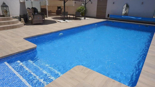 Современная вилла с частным бассейном в Торревьехе